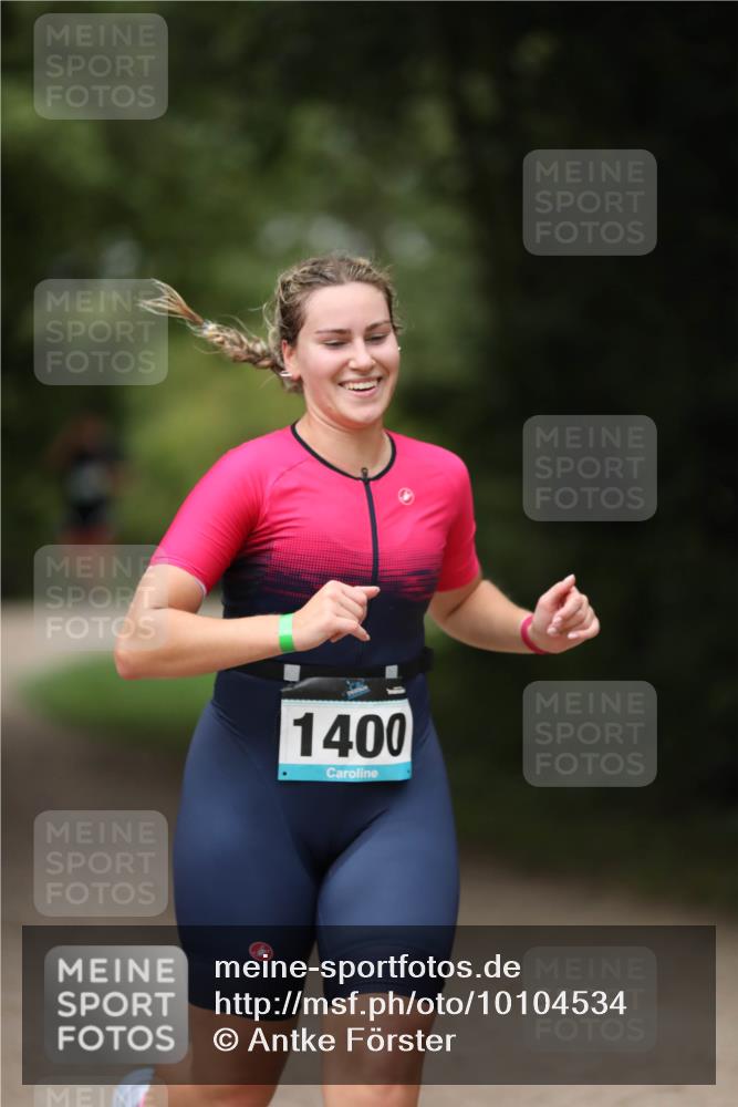 30.08.2026 - Elbe Triathlon Hamburg Antke Förster http://msf.ph/oto/10104534 30.08.2026 11:52:31 Laufen 1400 meine-sportfotos.de