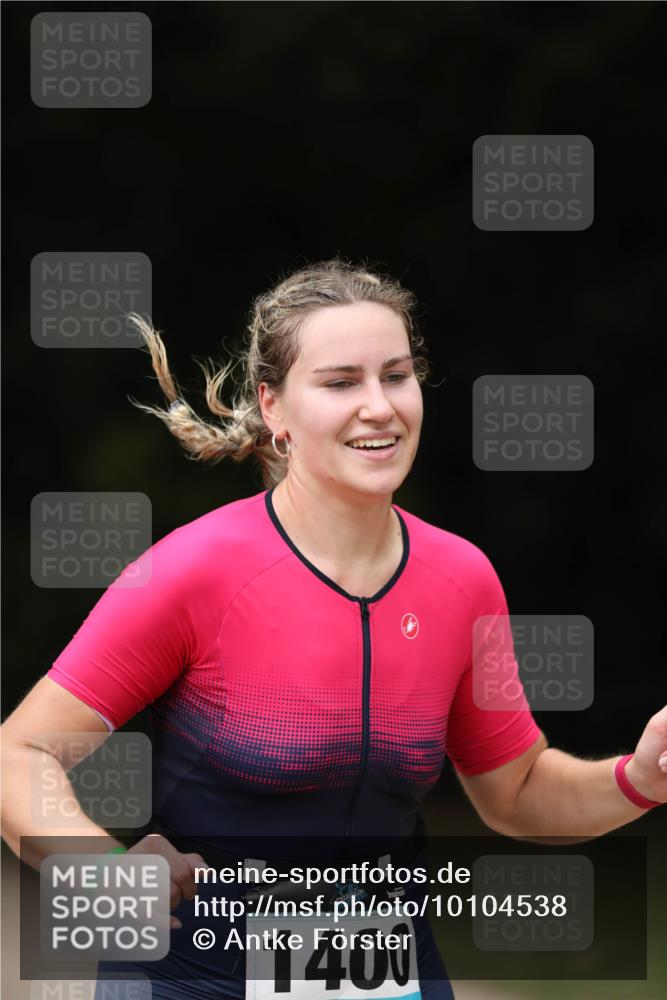 30.08.2026 - Elbe Triathlon Hamburg Antke Förster http://msf.ph/oto/10104538 30.08.2026 11:52:32 Laufen 1400 meine-sportfotos.de