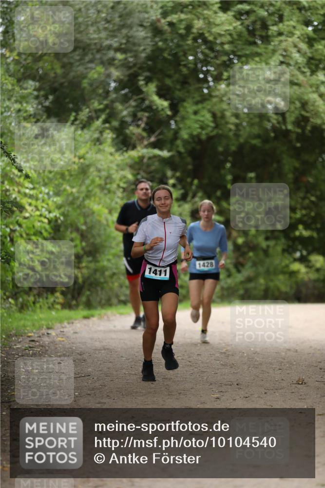 30.08.2026 - Elbe Triathlon Hamburg Antke Förster http://msf.ph/oto/10104540 30.08.2026 11:52:43 Laufen 1411, 1428 meine-sportfotos.de