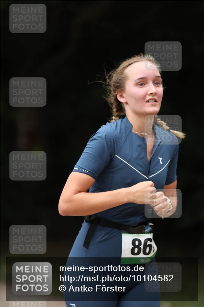 30.08.2026 - Elbe Triathlon Hamburg Antke Förster http://msf.ph/oto/10104582 30.08.2026 11:53:16 Laufen 86, 7 meine-sportfotos.de