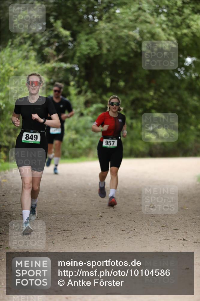 30.08.2026 - Elbe Triathlon Hamburg Antke Förster http://msf.ph/oto/10104586 30.08.2026 11:53:21 Laufen 849, 957 meine-sportfotos.de