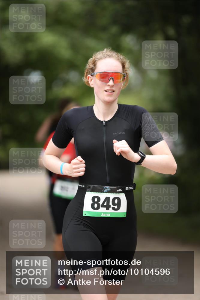 30.08.2026 - Elbe Triathlon Hamburg Antke Förster http://msf.ph/oto/10104596 30.08.2026 11:53:24 Laufen 849 meine-sportfotos.de