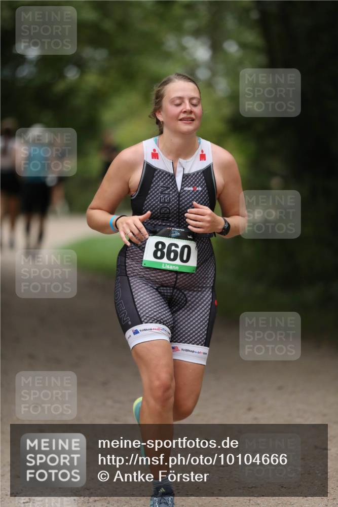 30.08.2026 - Elbe Triathlon Hamburg Antke Förster http://msf.ph/oto/10104666 30.08.2026 11:54:35 Laufen 860 meine-sportfotos.de