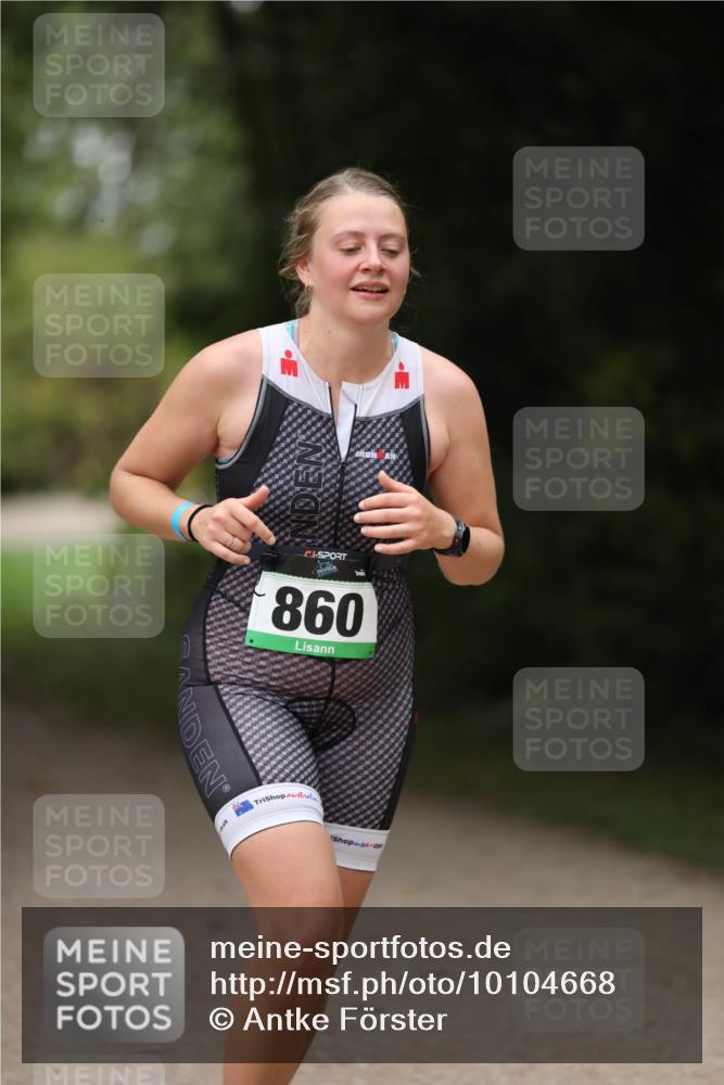 30.08.2026 - Elbe Triathlon Hamburg Antke Förster http://msf.ph/oto/10104668 30.08.2026 11:54:35 Laufen 860 meine-sportfotos.de