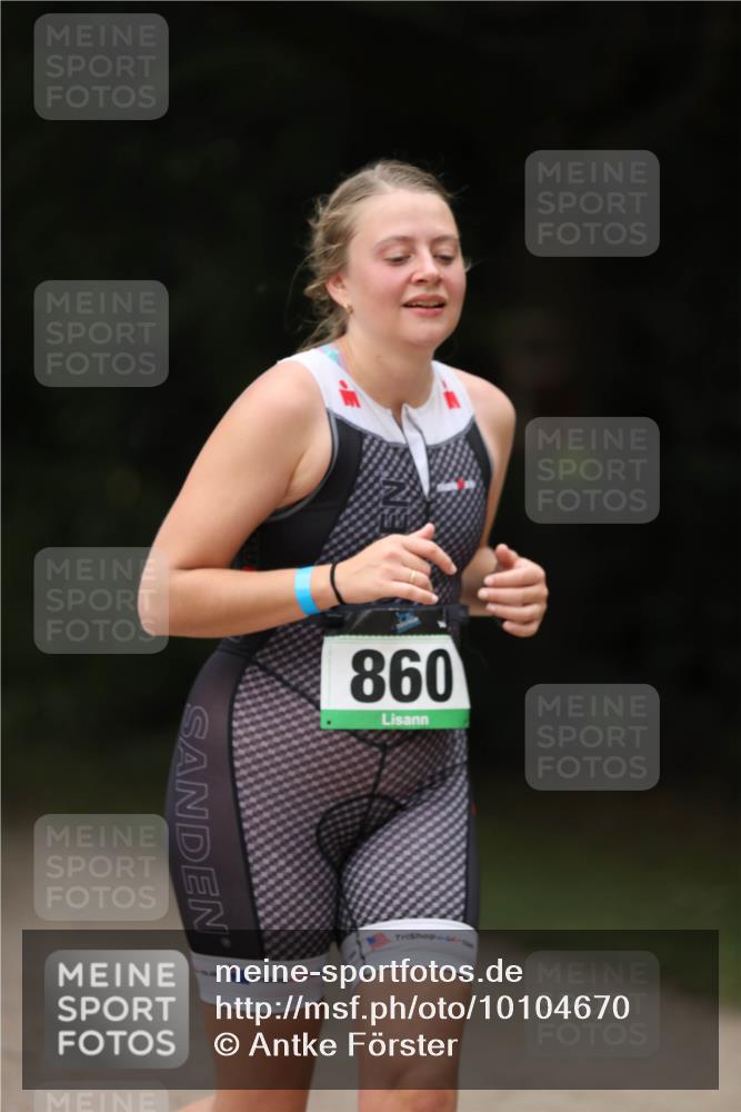 30.08.2026 - Elbe Triathlon Hamburg Antke Förster http://msf.ph/oto/10104670 30.08.2026 11:54:36 Laufen 860 meine-sportfotos.de