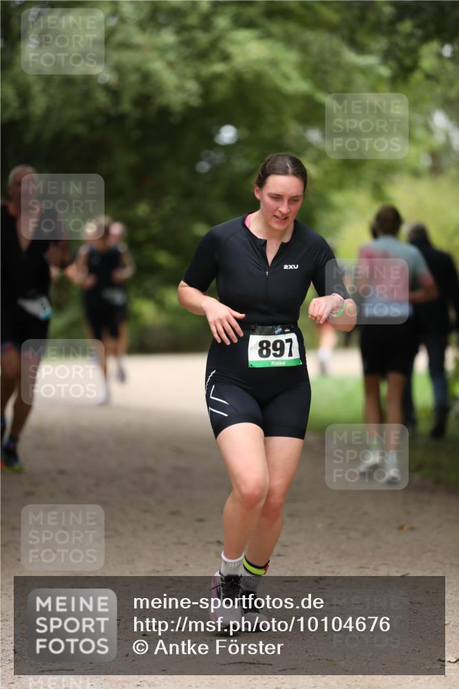 30.08.2026 - Elbe Triathlon Hamburg Antke Förster http://msf.ph/oto/10104676 30.08.2026 11:55:31 Laufen 2, 891 meine-sportfotos.de