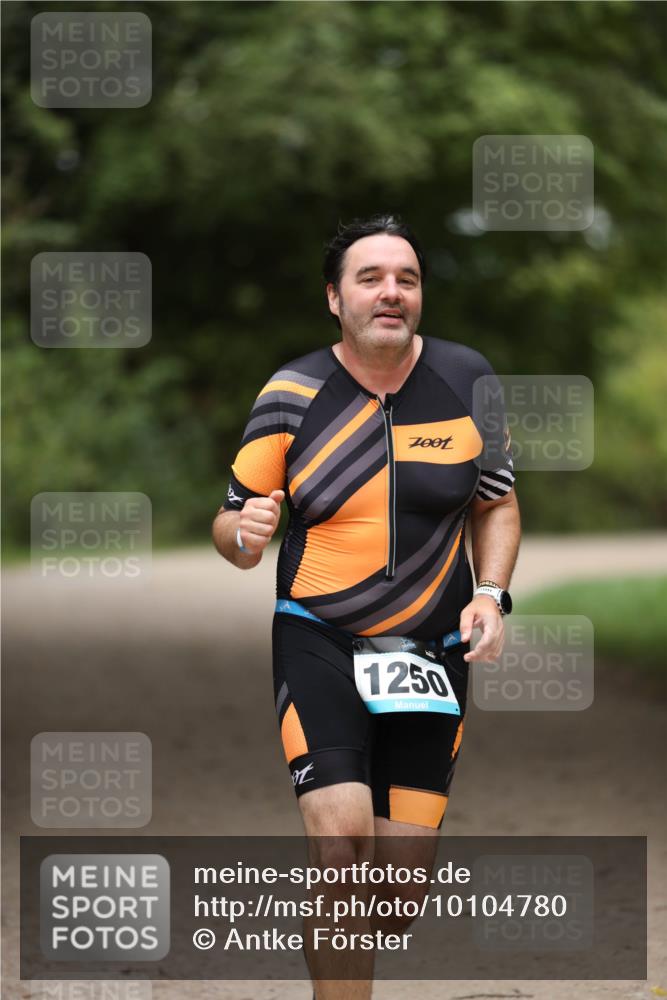 30.08.2026 - Elbe Triathlon Hamburg Antke Förster http://msf.ph/oto/10104780 30.08.2026 11:56:45 Laufen 1250 meine-sportfotos.de