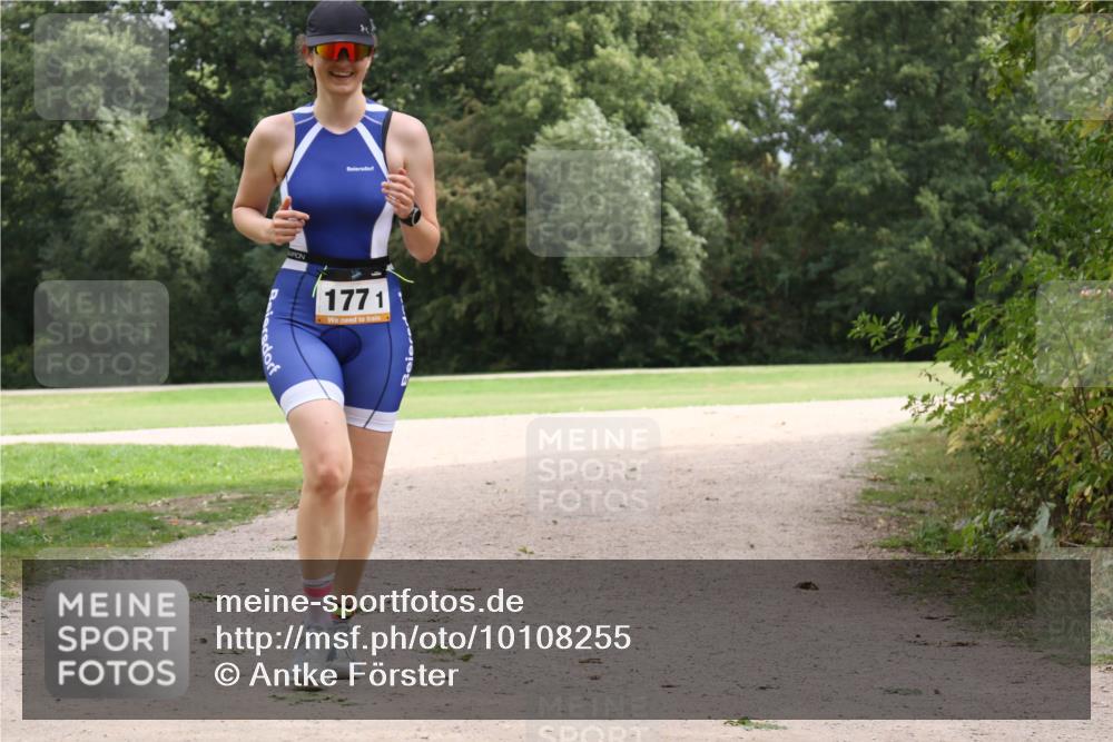 30.08.2026 - Elbe Triathlon Hamburg Antke Förster http://msf.ph/oto/10108255 30.08.2026 14:31:47 Laufen 1771 meine-sportfotos.de