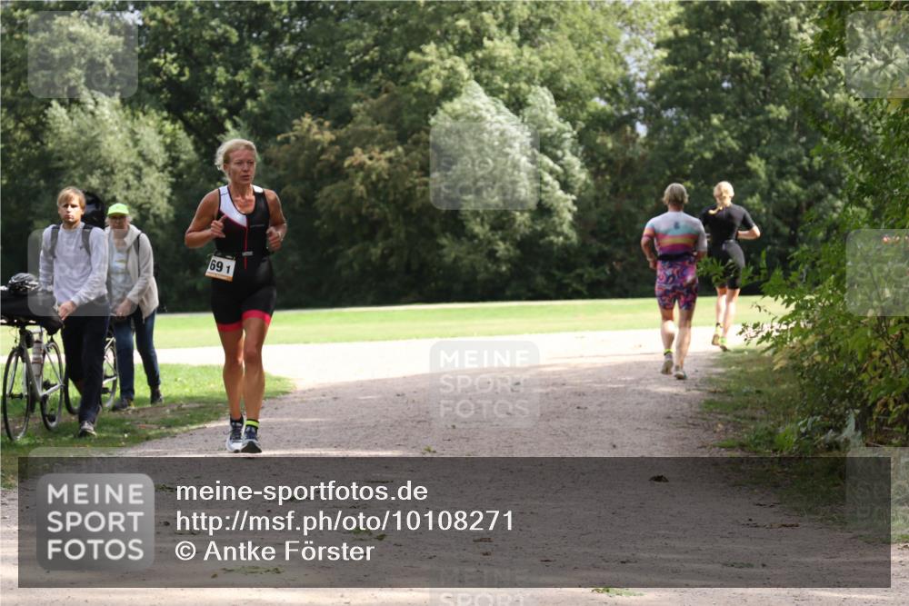 30.08.2026 - Elbe Triathlon Hamburg Antke Förster http://msf.ph/oto/10108271 30.08.2026 14:32:54 Laufen 691 meine-sportfotos.de