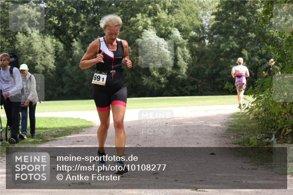 30.08.2026 - Elbe Triathlon Hamburg Antke Förster http://msf.ph/oto/10108277 30.08.2026 14:32:56 Laufen 691 meine-sportfotos.de
