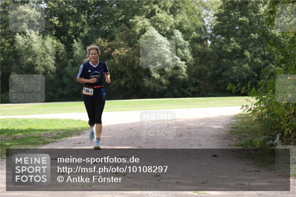 30.08.2026 - Elbe Triathlon Hamburg Antke Förster http://msf.ph/oto/10108297 30.08.2026 14:33:43 Laufen 136, 2 meine-sportfotos.de