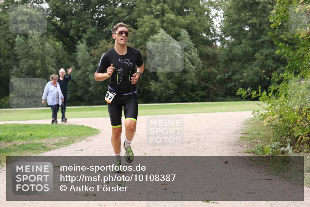 30.08.2026 - Elbe Triathlon Hamburg Antke Förster http://msf.ph/oto/10108387 30.08.2026 14:53:11 Laufen 92 meine-sportfotos.de