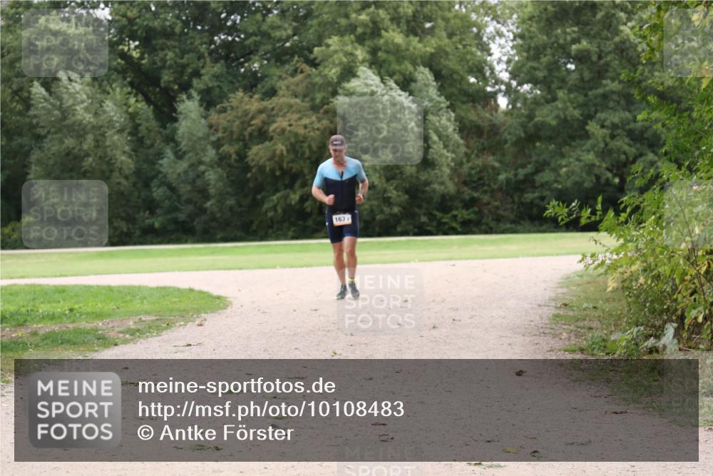 30.08.2026 - Elbe Triathlon Hamburg Antke Förster http://msf.ph/oto/10108483 30.08.2026 15:01:43 Laufen 1632 meine-sportfotos.de