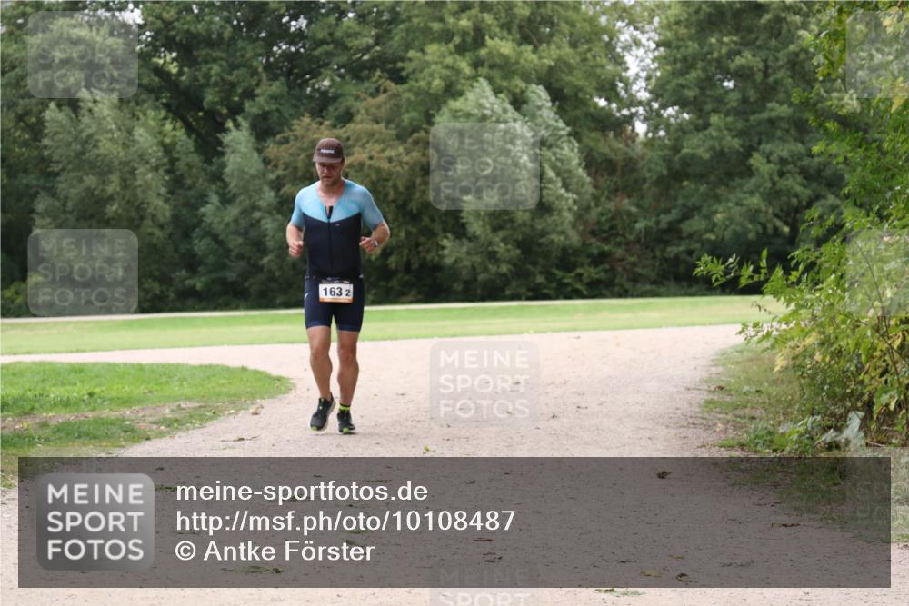 30.08.2026 - Elbe Triathlon Hamburg Antke Förster http://msf.ph/oto/10108487 30.08.2026 15:01:45 Laufen 163, 2 meine-sportfotos.de