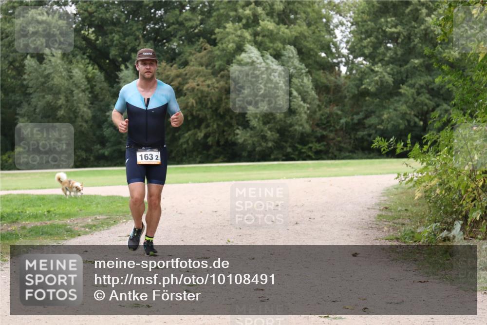 30.08.2026 - Elbe Triathlon Hamburg Antke Förster http://msf.ph/oto/10108491 30.08.2026 15:01:47 Laufen 163, 2 meine-sportfotos.de