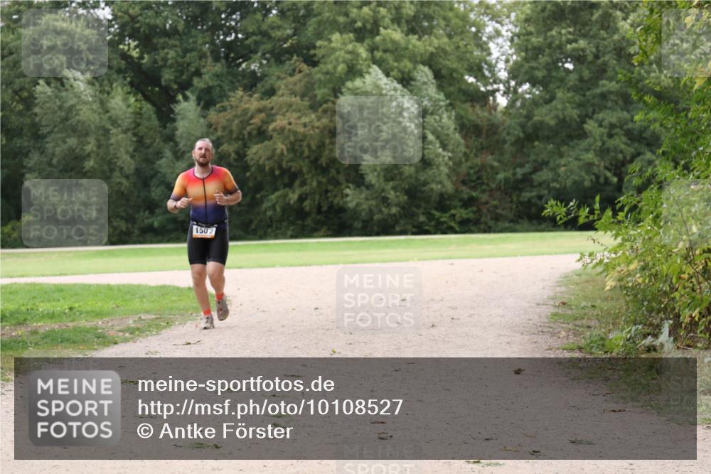 30.08.2026 - Elbe Triathlon Hamburg Antke Förster http://msf.ph/oto/10108527 30.08.2026 15:02:42 Laufen 1502 meine-sportfotos.de