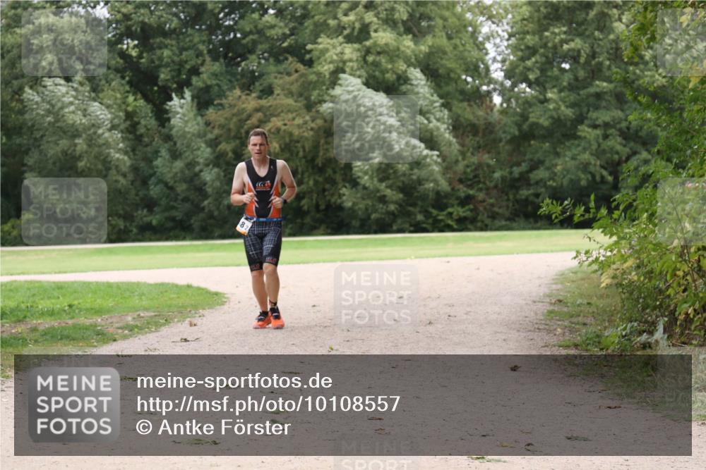 30.08.2026 - Elbe Triathlon Hamburg Antke Förster http://msf.ph/oto/10108557 30.08.2026 15:03:40 Laufen 82 meine-sportfotos.de