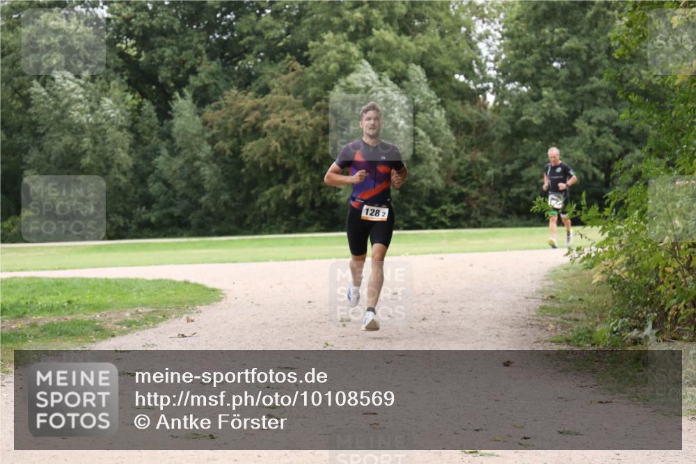 30.08.2026 - Elbe Triathlon Hamburg Antke Förster http://msf.ph/oto/10108569 30.08.2026 15:03:56 Laufen 128, 2 meine-sportfotos.de