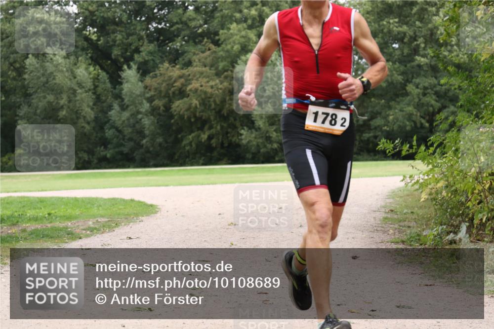 30.08.2026 - Elbe Triathlon Hamburg Antke Förster http://msf.ph/oto/10108689 30.08.2026 15:07:20 Laufen 1782 meine-sportfotos.de