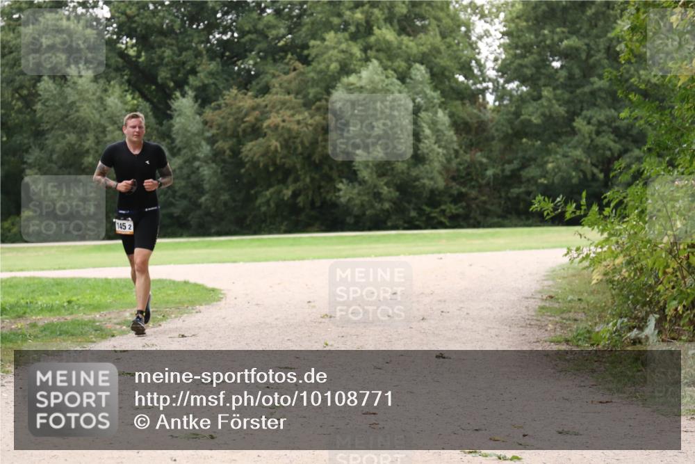 30.08.2026 - Elbe Triathlon Hamburg Antke Förster http://msf.ph/oto/10108771 30.08.2026 15:10:49 Laufen 145, 2 meine-sportfotos.de