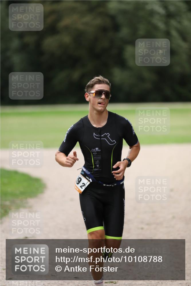 30.08.2026 - Elbe Triathlon Hamburg Antke Förster http://msf.ph/oto/10108788 30.08.2026 14:53:11 Laufen 92 meine-sportfotos.de