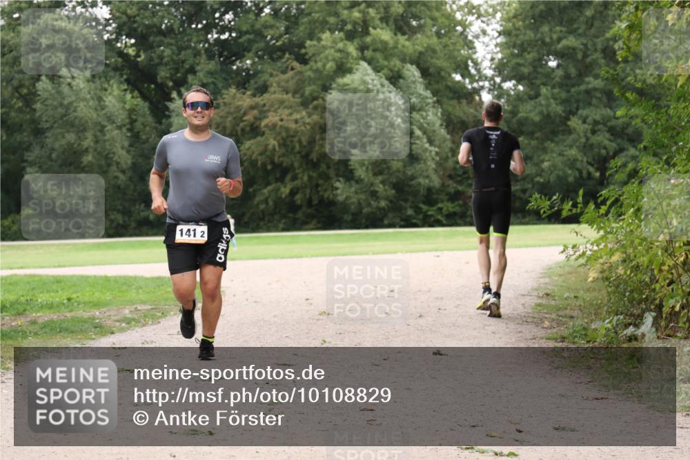30.08.2026 - Elbe Triathlon Hamburg Antke Förster http://msf.ph/oto/10108829 30.08.2026 15:12:50 Laufen 141, 2 meine-sportfotos.de