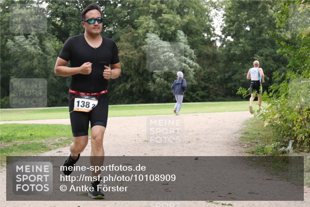 30.08.2026 - Elbe Triathlon Hamburg Antke Förster http://msf.ph/oto/10108909 30.08.2026 15:20:17 Laufen 1382 meine-sportfotos.de