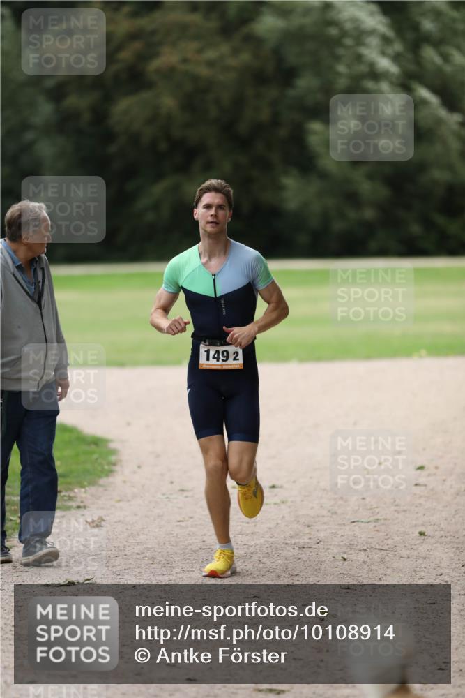 30.08.2026 - Elbe Triathlon Hamburg Antke Förster http://msf.ph/oto/10108914 30.08.2026 15:02:08 Laufen 149, 2 meine-sportfotos.de