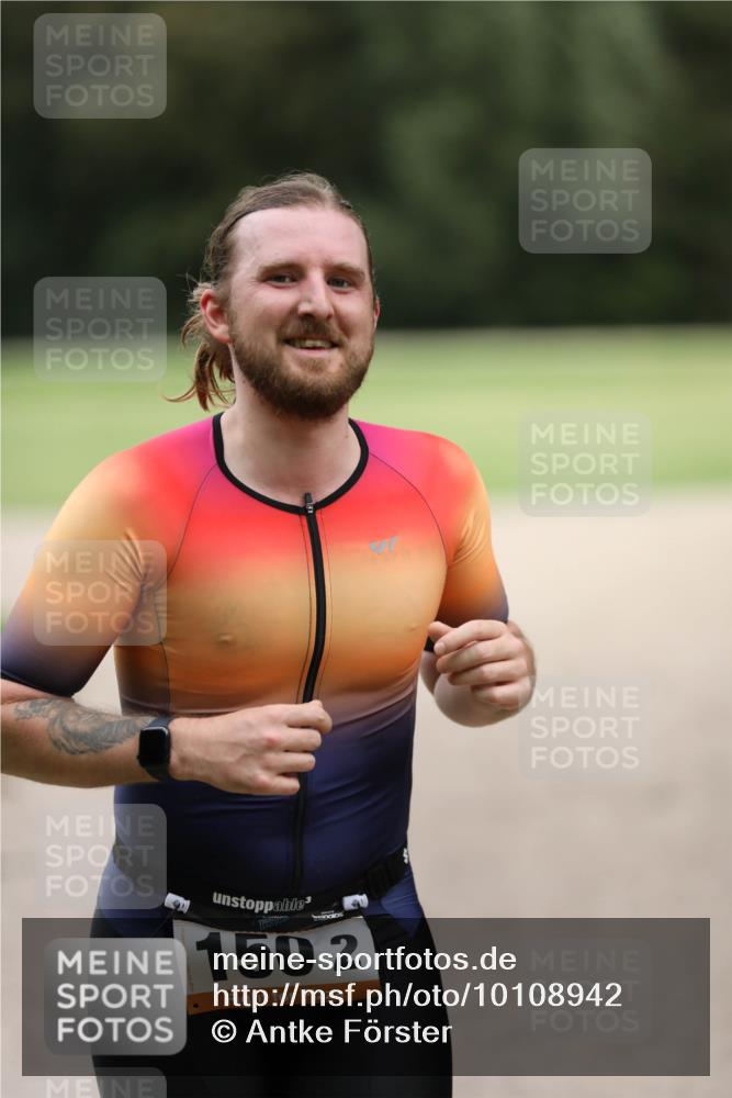 30.08.2026 - Elbe Triathlon Hamburg Antke Förster http://msf.ph/oto/10108942 30.08.2026 15:02:46 Laufen 150, 2 meine-sportfotos.de