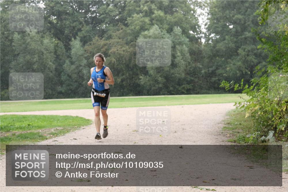 30.08.2026 - Elbe Triathlon Hamburg Antke Förster http://msf.ph/oto/10109035 30.08.2026 15:39:25 Laufen  meine-sportfotos.de