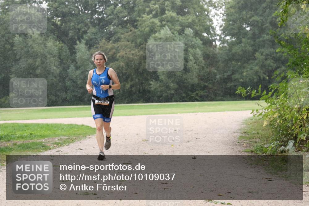 30.08.2026 - Elbe Triathlon Hamburg Antke Förster http://msf.ph/oto/10109037 30.08.2026 15:39:25 Laufen  meine-sportfotos.de