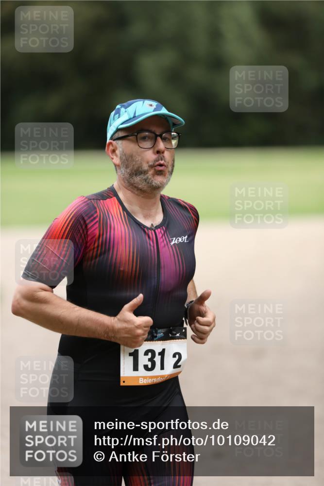 30.08.2026 - Elbe Triathlon Hamburg Antke Förster http://msf.ph/oto/10109042 30.08.2026 15:05:29 Laufen 1312 meine-sportfotos.de