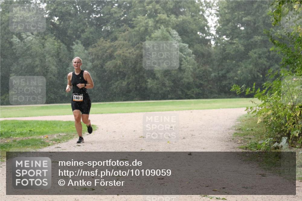 30.08.2026 - Elbe Triathlon Hamburg Antke Förster http://msf.ph/oto/10109059 30.08.2026 15:39:46 Laufen 140, 3 meine-sportfotos.de