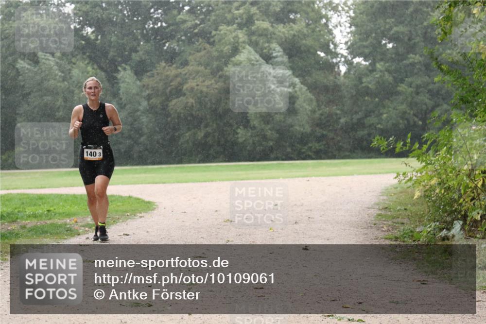 30.08.2026 - Elbe Triathlon Hamburg Antke Förster http://msf.ph/oto/10109061 30.08.2026 15:39:47 Laufen 140, 3 meine-sportfotos.de