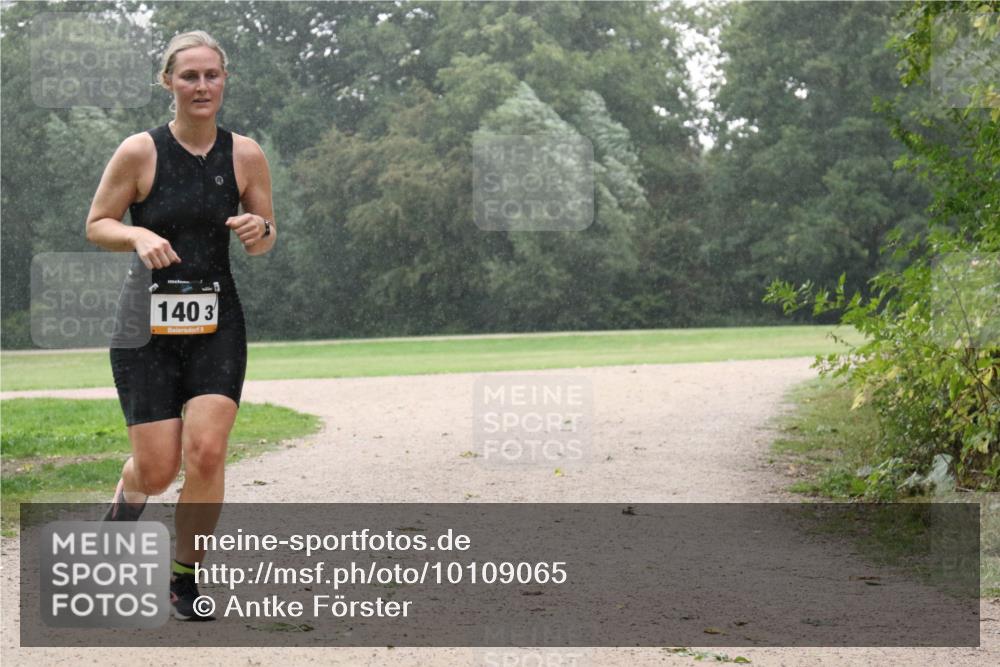30.08.2026 - Elbe Triathlon Hamburg Antke Förster http://msf.ph/oto/10109065 30.08.2026 15:39:50 Laufen 1403, 9 meine-sportfotos.de