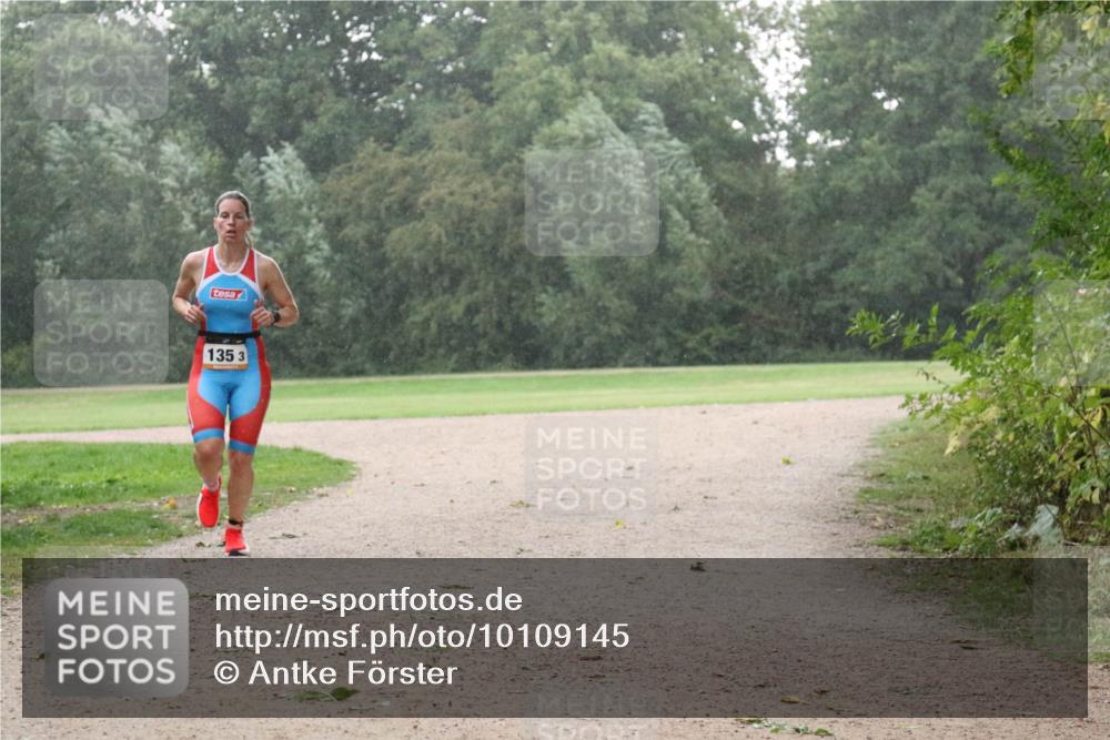 30.08.2026 - Elbe Triathlon Hamburg Antke Förster http://msf.ph/oto/10109145 30.08.2026 15:43:06 Laufen 135, 3 meine-sportfotos.de