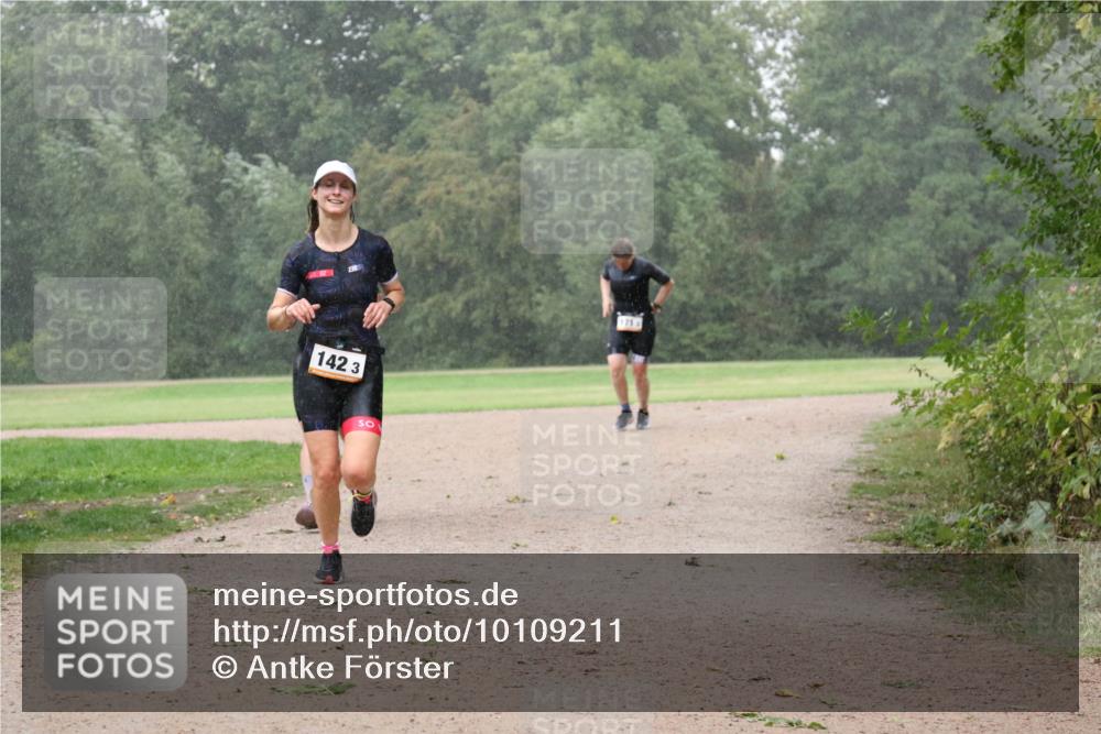30.08.2026 - Elbe Triathlon Hamburg Antke Förster http://msf.ph/oto/10109211 30.08.2026 15:46:19 Laufen 142, 3, 171 meine-sportfotos.de