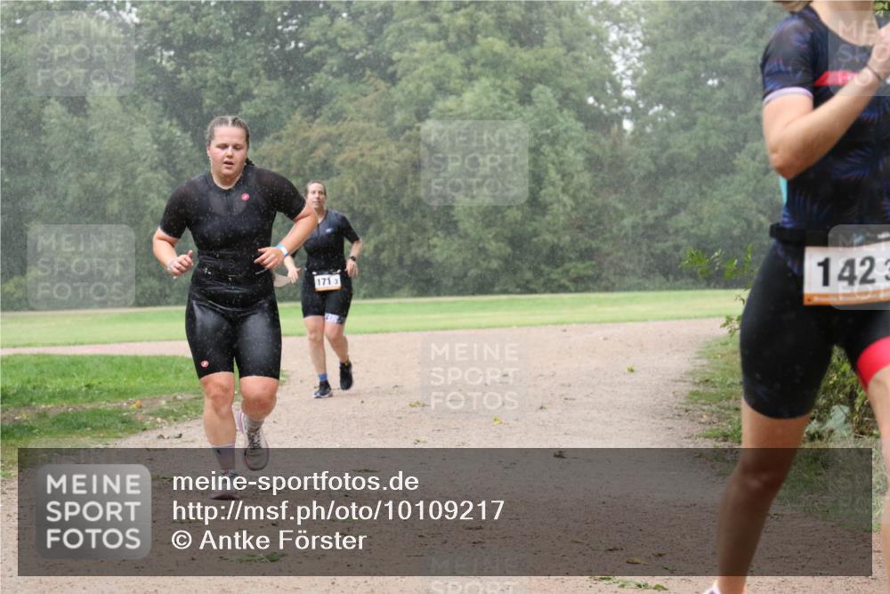 30.08.2026 - Elbe Triathlon Hamburg Antke Förster http://msf.ph/oto/10109217 30.08.2026 15:46:21 Laufen 171, 3, 1423 meine-sportfotos.de