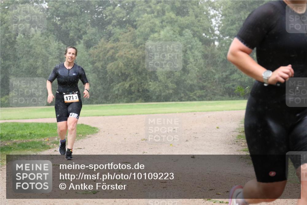 30.08.2026 - Elbe Triathlon Hamburg Antke Förster http://msf.ph/oto/10109223 30.08.2026 15:46:24 Laufen 171, 3 meine-sportfotos.de