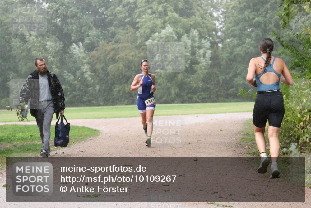 30.08.2026 - Elbe Triathlon Hamburg Antke Förster http://msf.ph/oto/10109267 30.08.2026 15:48:28 Laufen 1343 meine-sportfotos.de