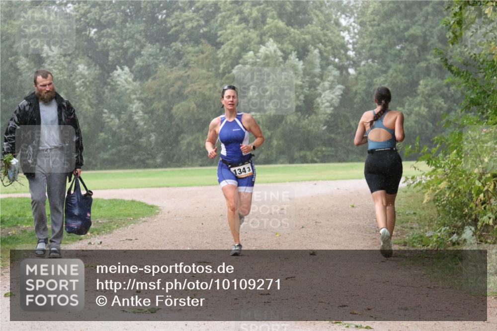 30.08.2026 - Elbe Triathlon Hamburg Antke Förster http://msf.ph/oto/10109271 30.08.2026 15:48:29 Laufen 1343 meine-sportfotos.de
