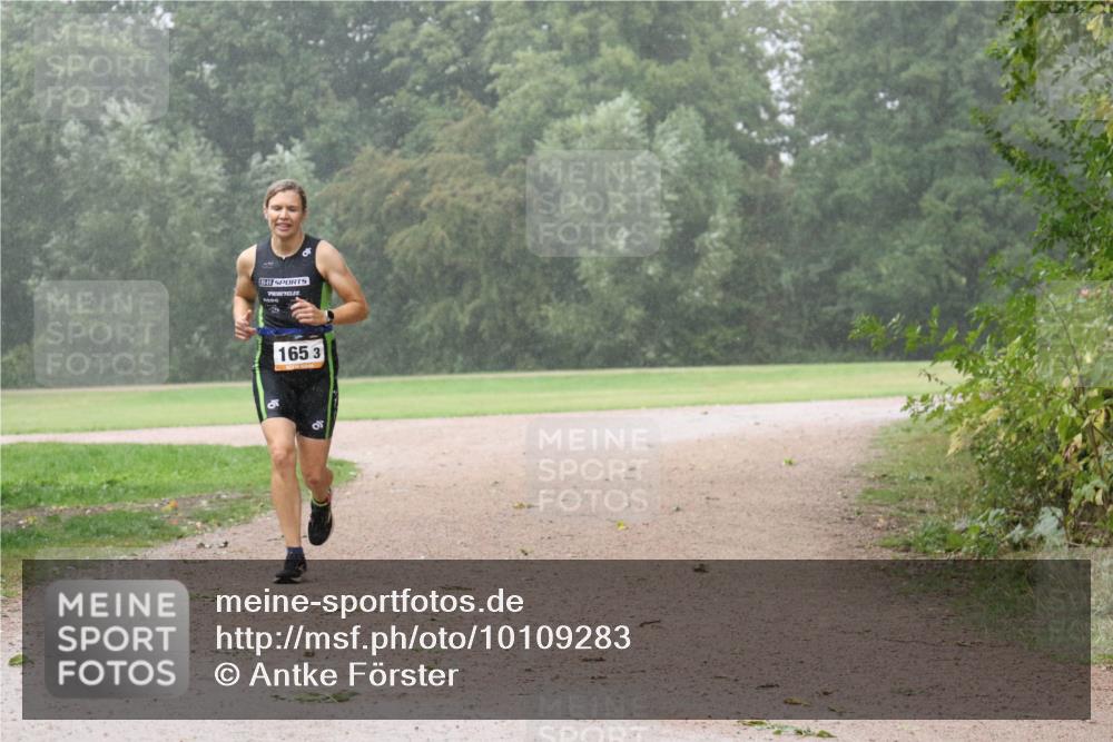 30.08.2026 - Elbe Triathlon Hamburg Antke Förster http://msf.ph/oto/10109283 30.08.2026 15:48:45 Laufen 165, 3 meine-sportfotos.de