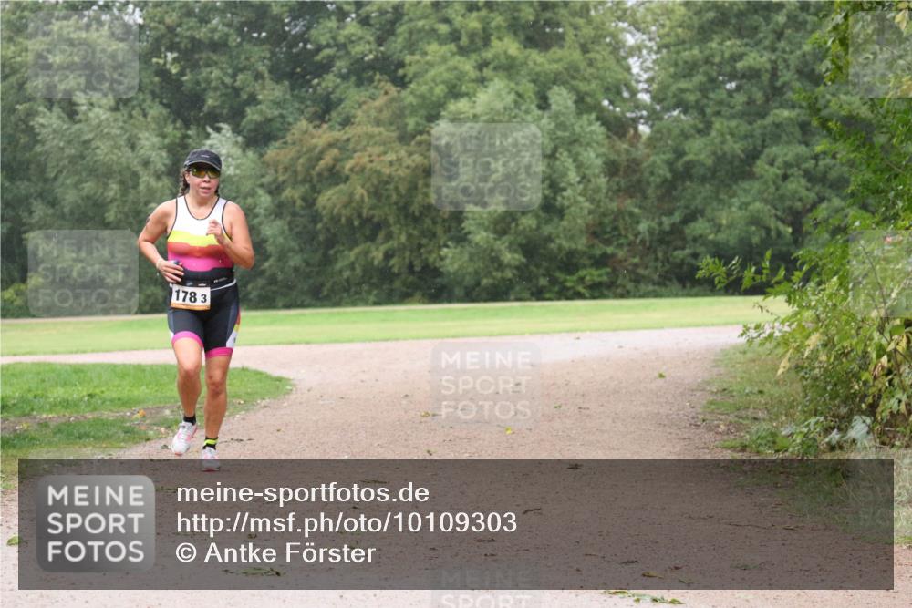 30.08.2026 - Elbe Triathlon Hamburg Antke Förster http://msf.ph/oto/10109303 30.08.2026 15:50:34 Laufen 178, 3 meine-sportfotos.de