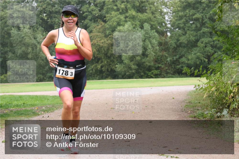 30.08.2026 - Elbe Triathlon Hamburg Antke Förster http://msf.ph/oto/10109309 30.08.2026 15:50:36 Laufen 178, 3 meine-sportfotos.de