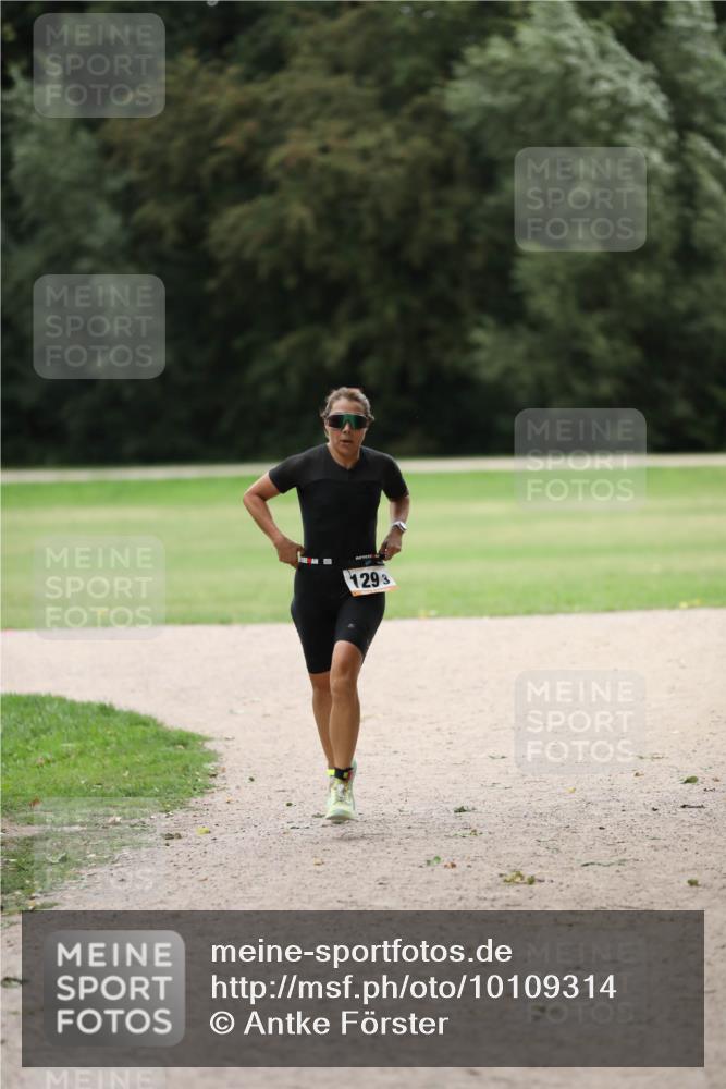30.08.2026 - Elbe Triathlon Hamburg Antke Förster http://msf.ph/oto/10109314 30.08.2026 15:25:26 Laufen 1293 meine-sportfotos.de