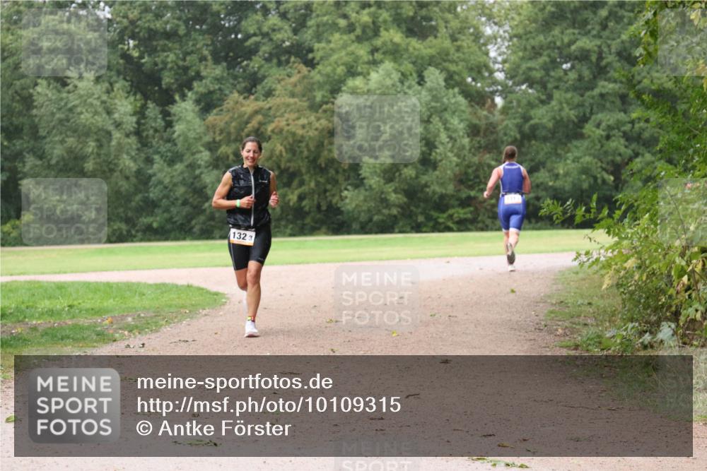 30.08.2026 - Elbe Triathlon Hamburg Antke Förster http://msf.ph/oto/10109315 30.08.2026 15:50:53 Laufen 132, 3 meine-sportfotos.de