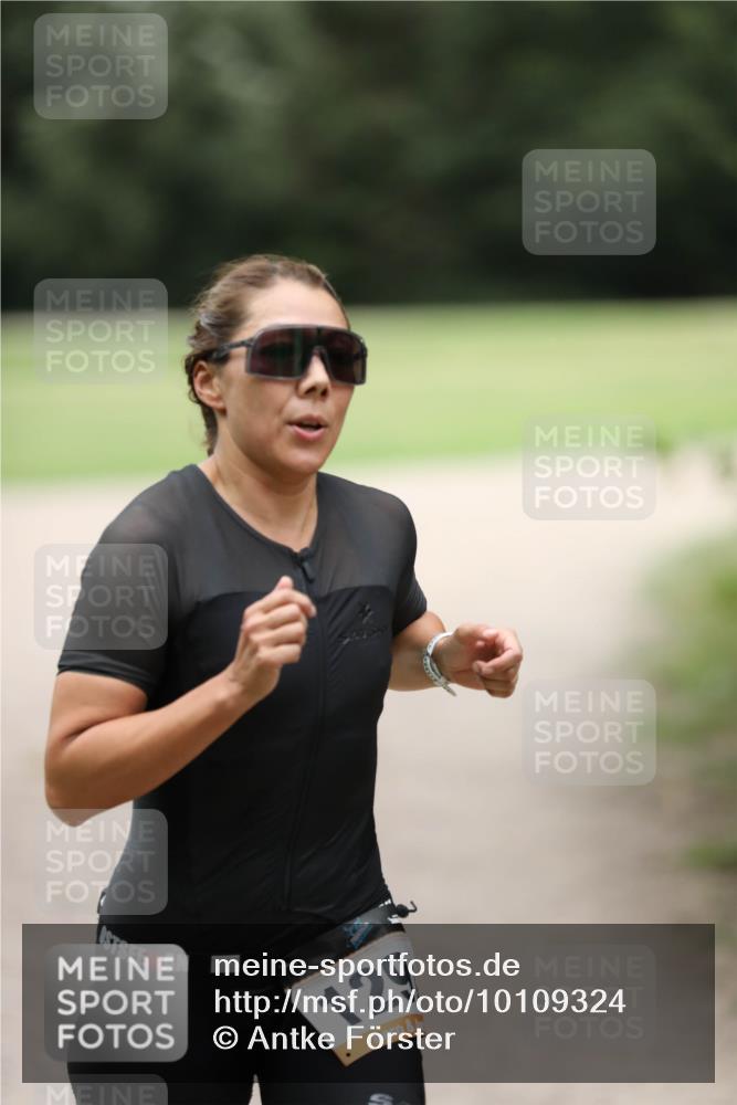 30.08.2026 - Elbe Triathlon Hamburg Antke Förster http://msf.ph/oto/10109324 30.08.2026 15:25:29 Laufen 129 meine-sportfotos.de