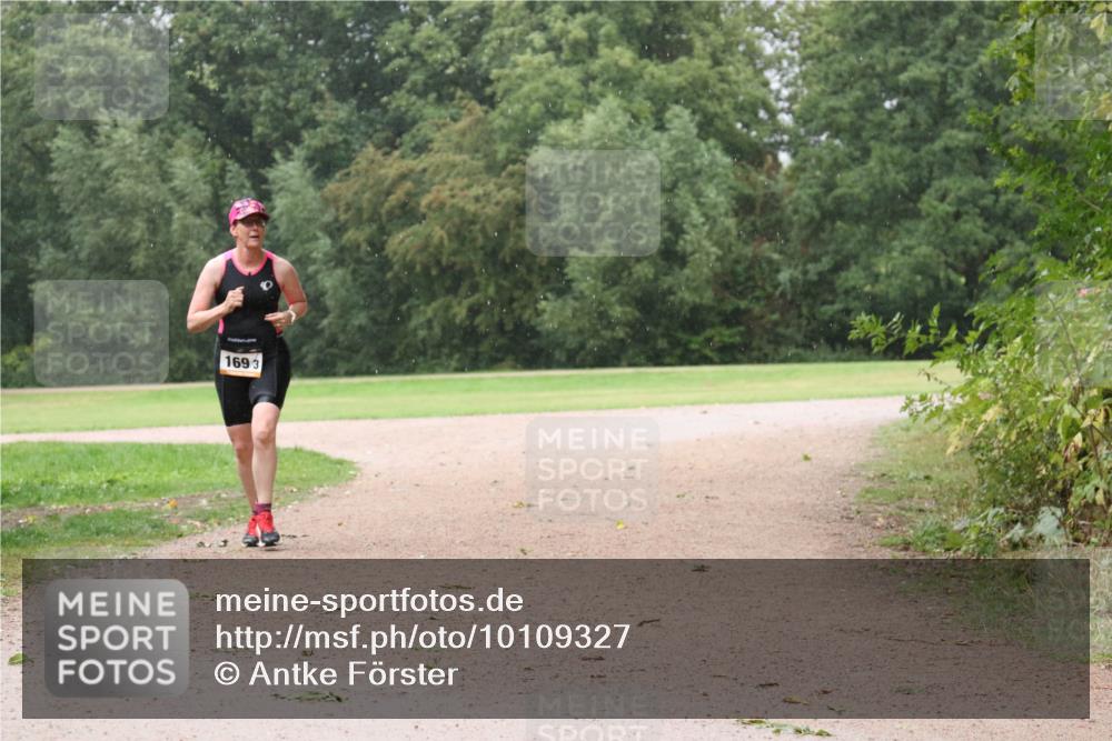 30.08.2026 - Elbe Triathlon Hamburg Antke Förster http://msf.ph/oto/10109327 30.08.2026 15:51:43 Laufen 1693 meine-sportfotos.de
