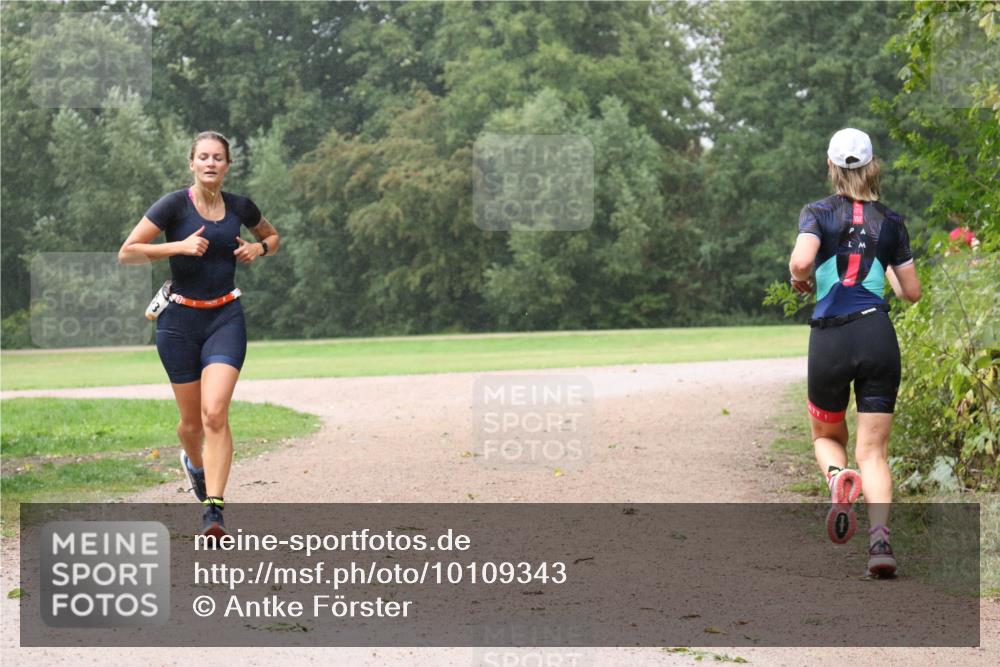 30.08.2026 - Elbe Triathlon Hamburg Antke Förster http://msf.ph/oto/10109343 30.08.2026 15:52:57 Laufen  meine-sportfotos.de