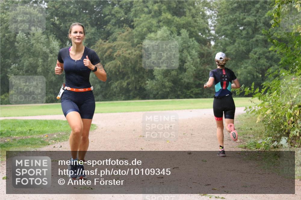 30.08.2026 - Elbe Triathlon Hamburg Antke Förster http://msf.ph/oto/10109345 30.08.2026 15:52:58 Laufen  meine-sportfotos.de